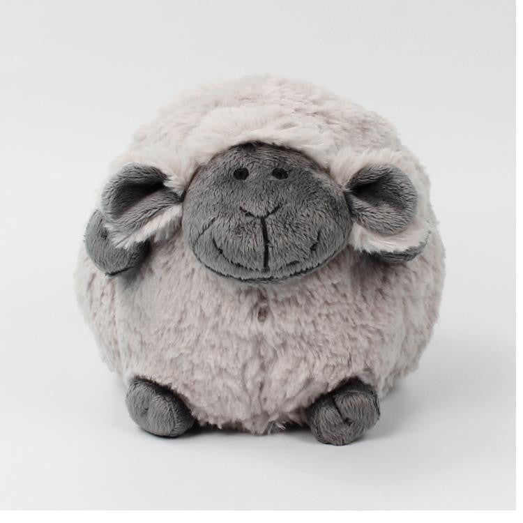 I bambini dormono con bambole di peluche